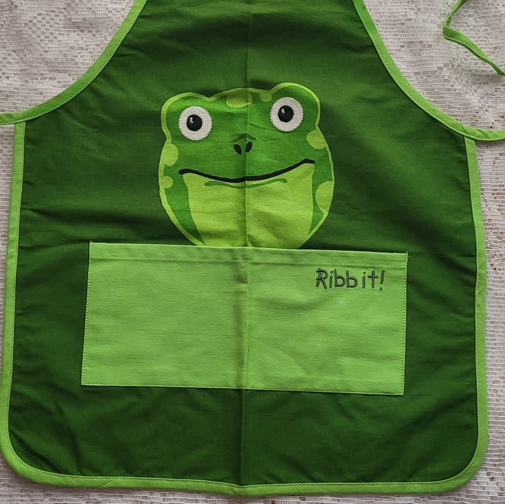 Kay Dee designs  Friendly face frog child's apron
